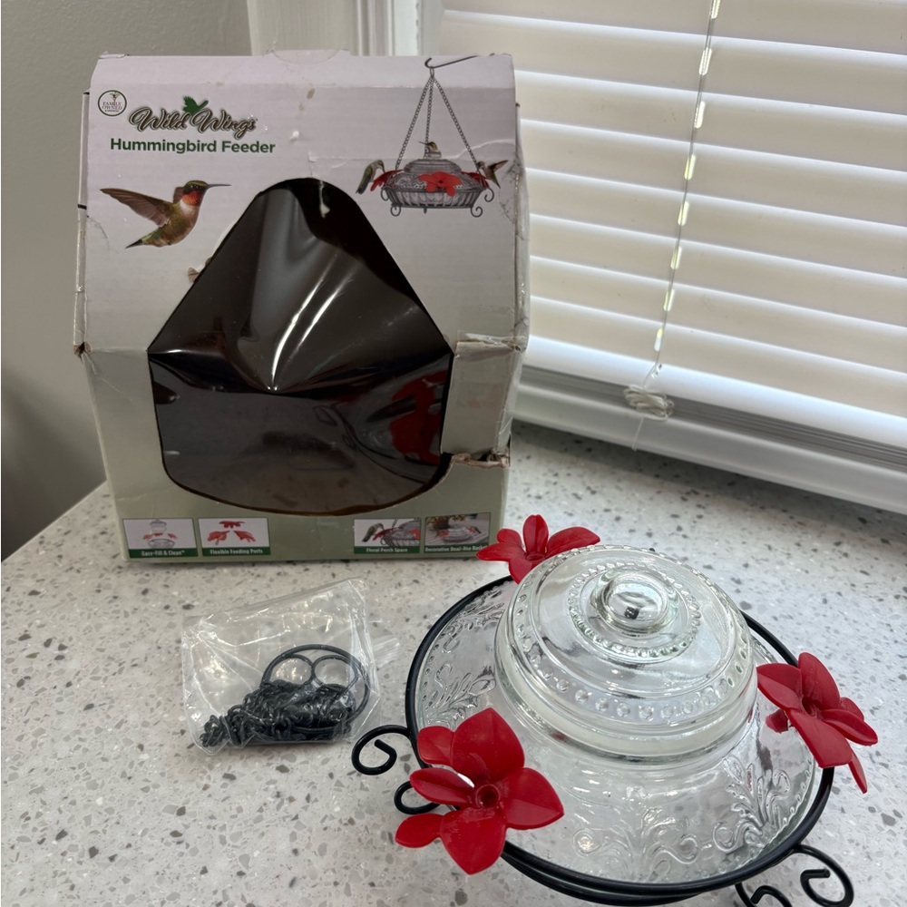 NIB Wild Wings Hummingbird Feeder with Red Flower Accents